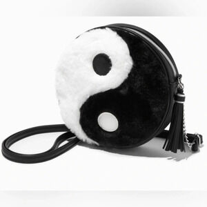 Claire’s Yin Yang Round Crossbody Bag